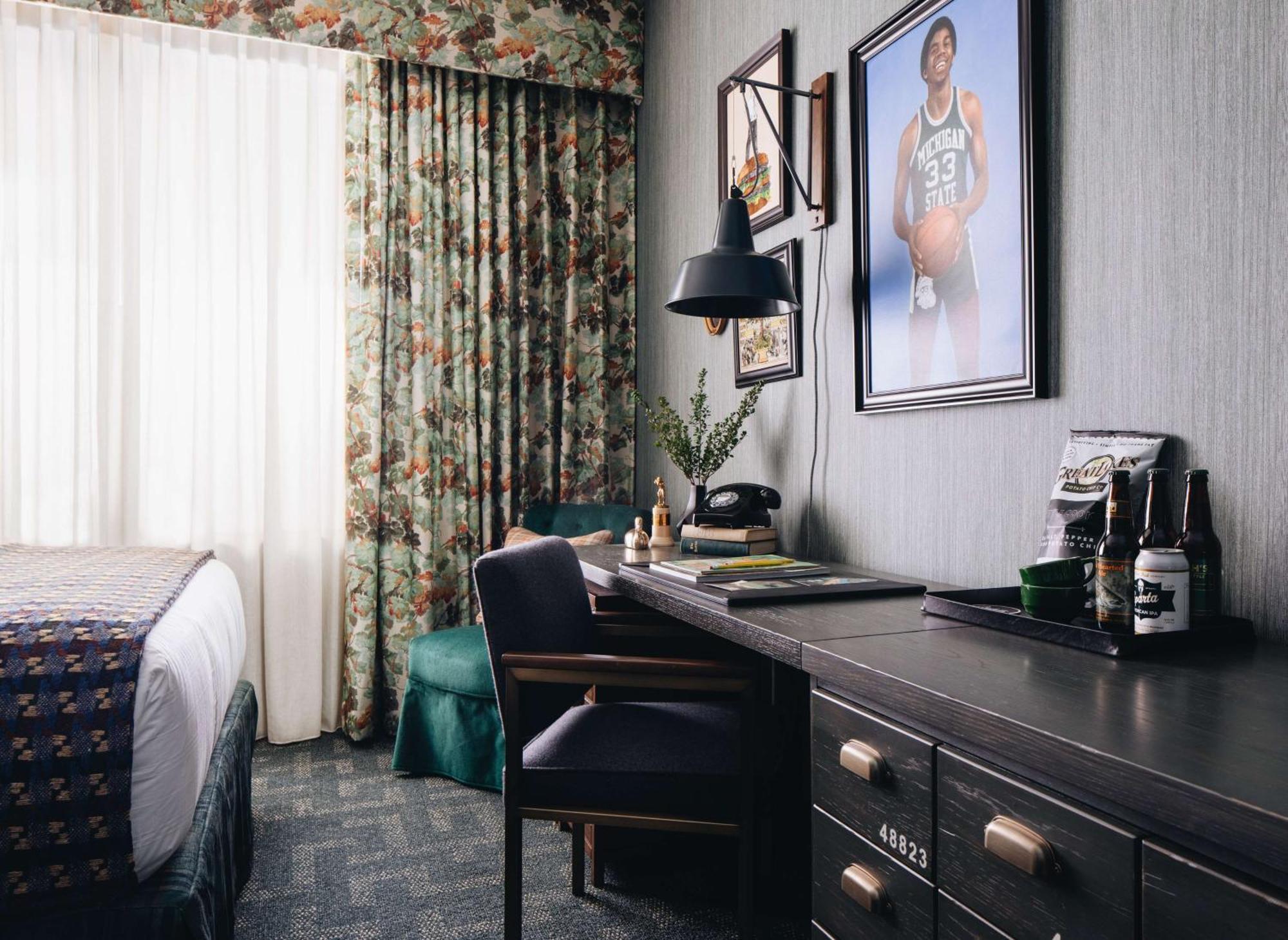 Graduate By Hilton East Lansing Hotel Bagian luar foto